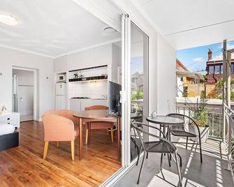 Urban Studio, Steps From Fremantle's Heart - Fremantle - Restaurant