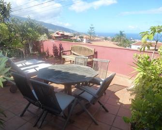 Homely villa with spectacular views, near the Port, with free Wi-Fi - La Orotava - Balkón