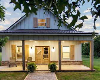 Little House at the Landing II - Wynne - Building