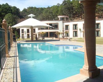 Hotel and Suites Mansion San Antonio - Tlalpujahua de Rayón - Piscina