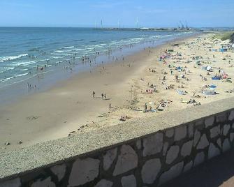 Apartment facing sea and beach, sleeps 4, WIFI. 3-star rating - Le Portel - Plage
