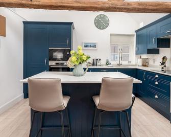 Pass the Keys Converted Hop House Apt - Old Amersham - Chilterns - Amersham - Kitchen