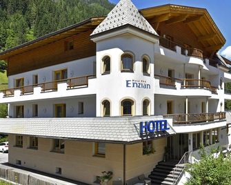 Hotel Enzian Paznaun - See - Building