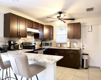 Victoria's Den-Close to airport, Cruiseport, Whole Foods - Fort Lauderdale - Küche