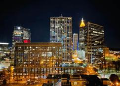 Stayatl | Downtown High Rise Condo With Balcony - Atlanta - Budynek