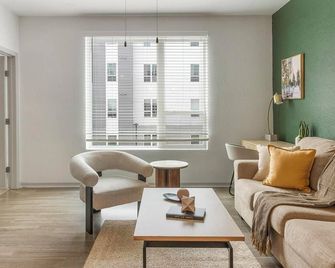 Landing | Chic 2bd, Gym, Clubhouse - Lockhart - Sala de estar