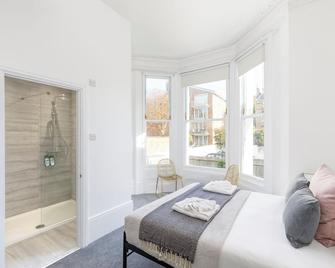 Lovely, modern & spacious 1-bed flat central Hove - Hove - Bedroom