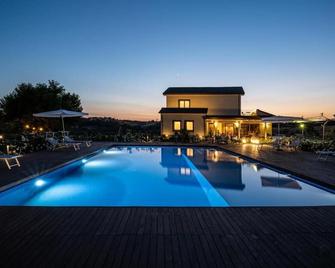 Vacations between the sea and olive trees - Montemarciano - Pool