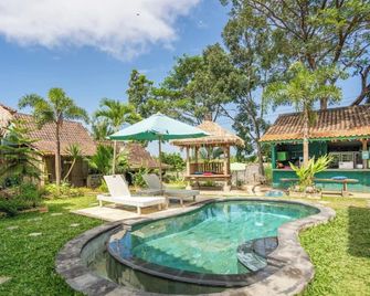 Bali Brothers Guesthouse - North Kuta - בריכה