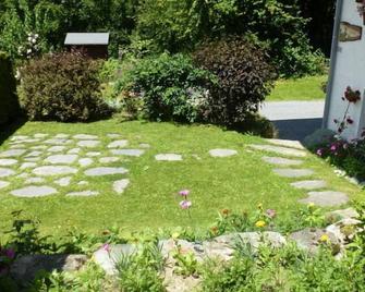Fully equipped studio in a quiet cottage. Private garden - Les Houches - Outdoors view