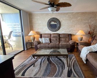 Ocean View from Every Room of this 7th Floor Condo - Hudson - Sala de estar