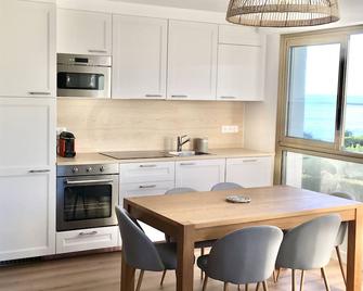 Sea View, 50 M From The Beach, Brand New Apartment 2 Bedrooms, Parking, Everything On Foot! - Saint-Jean-de-Luz - Küche