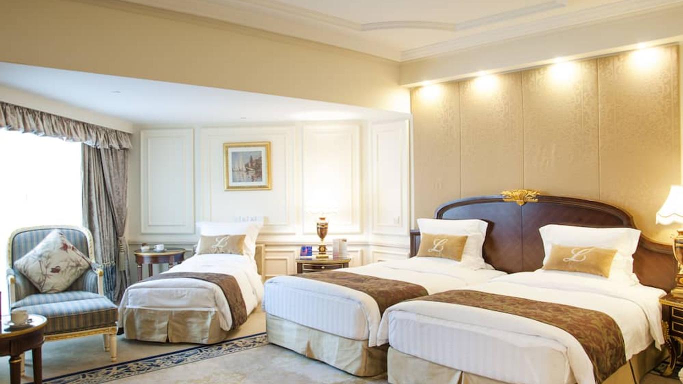 نيو أوريانت لاند مارك هوتل