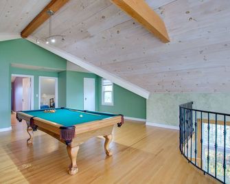 Lakefront Algoma Home w/ Deck, Grill & Fireplace - Algoma