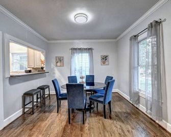 Centrally Located Lux Home - Sleeps 14 - Atlanta - Comedor
