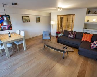 Central & Quiet Canal Apartment - Amsterdam - Olohuone