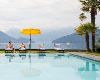 Romantik Hotel Beau-Rivage - Weggis - Pool