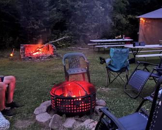 Charming 1-bedroom cabin in Geneva - Geneva - Patio