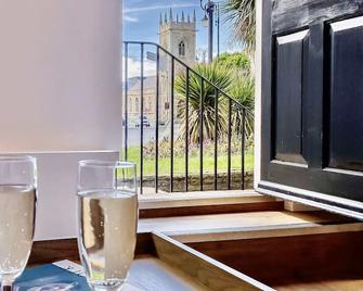 14-16 Grosvenor Street Stylish Apartments - Chester - Chester - Balcony