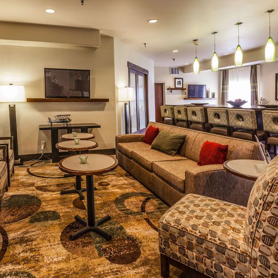 Living room view of Hampton Inn Colorado Springs-Airport