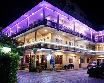 Hotel Aroma Nainital In house parking - Nainital - Building