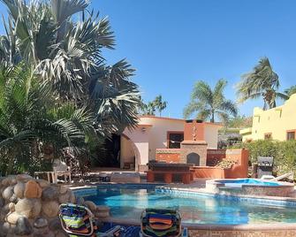 Centrally located brand new Casa Jardin - Los Barriles - Pool