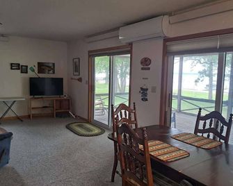 Rush Lake Cabin, Perham Mn - Perham - Dining room