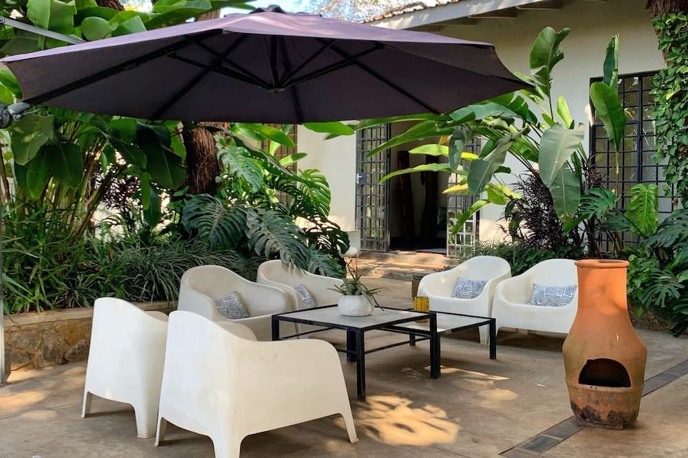 ميتينجو هاوس - ليلونغوي - شرفة مرصوفة