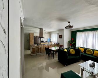 Modern apartment with jacuzzi - San Francisco de Macorís - Huiskamer