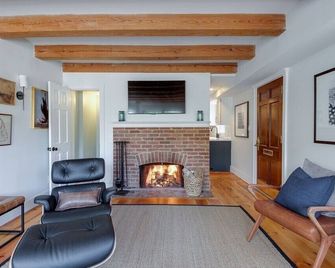 The Tidewater - Alexandria - Salon