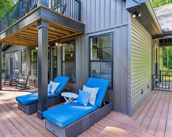 Hasty Hollow Cabin at the Lake - Lynchburg - Patio