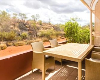 Emu Walk Apartments - Yulara - Balcony