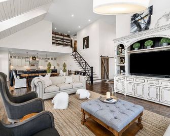 Casa Blanca, Overlooking Center Hill Lake (Dog-Friendly) - Smithville - Salon