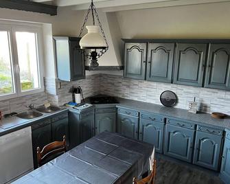Farmhouse with private covered swimming pool, garden, games, Puy du Fou - La Réorthe - Cocina