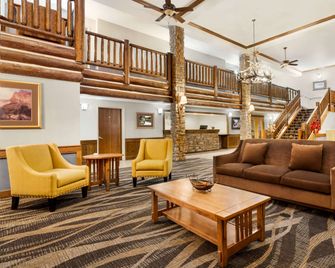 AmericInn by Wyndham Laramie Near University of Wyoming - Ларамі - Вітальня