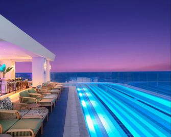 Nyx Hotel Limassol - Limassol - Pool