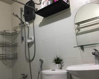 Dez Condominium - Parañaque - Bathroom