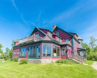 The Applebrook White Mountains Wedding Venue, Retreats, & Events - Jefferson - Edificio