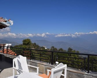 The Fort Resort - Nagarkot - Balcón
