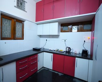 Kameswari Homestays - Srikakulam - Kitchen