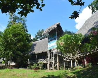 Jungle Wolf Expeditions - Nauta - Building