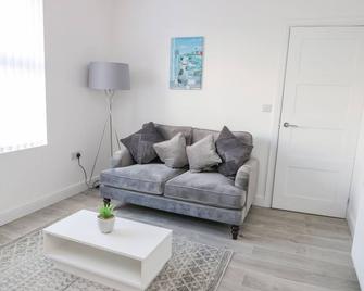 Port Apartment 2 - Holyhead - Living room