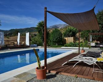 The African House - Tolox - Piscina