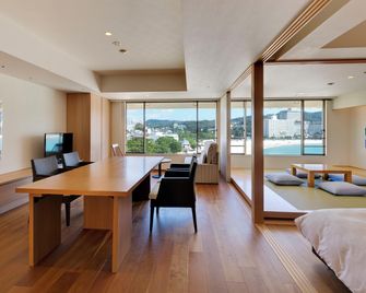 Shiraraso Grand Hotel - Shirahama