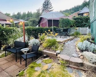 Mountain Bungalow Close to Waterfalls - Dunsmuir - Patio