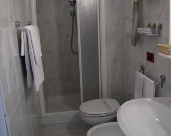 Hotel Il Falchetto - Pontedera - Bathroom