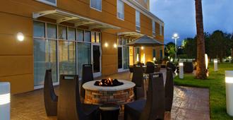 Hampton Inn & Suites Orlando North Altamonte Springs - Altamonte Springs - Innenhof
