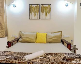 S.S.Homestay - Varanasi - Schlafzimmer
