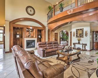 10 Mi to Barr Lake State Park: Home w/ Mtn Views - Hudson - Lobby