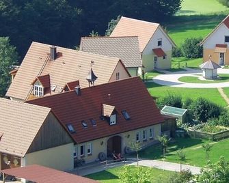 Large holiday home (82 m2) on two floors with a sun terrace - Haundorf - Gebäude